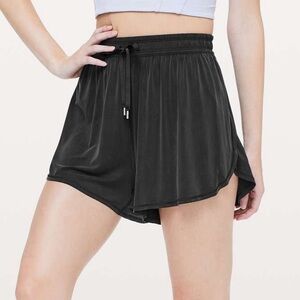 Lululemon Principal Dancer Short *3". Size 4. Black